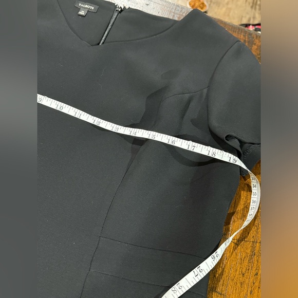 TALBOTS GORGEOUS SIMPLE SHORT SLEEVED, V-NECK FULLY LINE A-FRAME DRESS - Picture 10 of 12